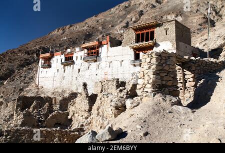 Rovine di palazzo reale in Tiger o Tiggur villaggio nella valle di Nubra, Ladakh, Jammu e Kashmir, India - la valle di Nubra era vecchio regno in Karakoram mountai Foto Stock