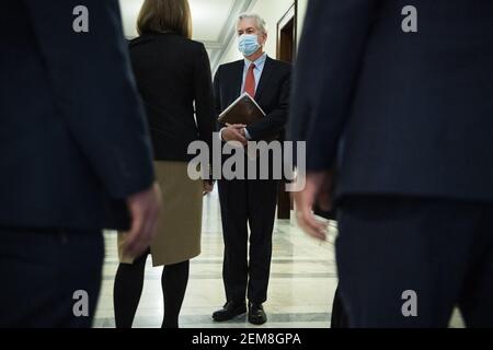 William Burns, a destra, candidato per il direttore dell'Agenzia di intelligenza centrale, è visto dopo la conclusione del suo senato Select Intelligence Committee conferma audizione in Russell Senato Ufficio edificio a Capitol Hill a Washington, DC, USA Mercoledì, 24 febbraio 2021. Foto di Tom Williams/Pool/ABACAPRESS.COM Foto Stock