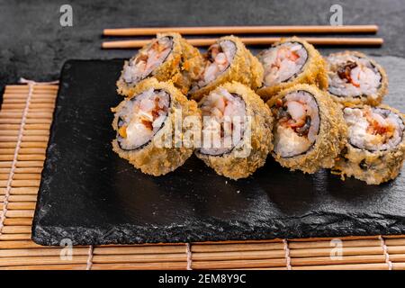 panini al sushi al forno con tonno Foto Stock