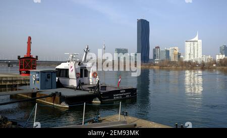 vienna, austria, 24 febbraio 2021, stazione delle barche dell'autorità portuale Foto Stock