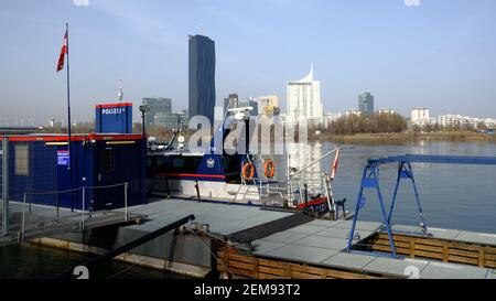 vienna, austria, 24 febbraio 2021, stazione delle barche della polizia portuale Foto Stock