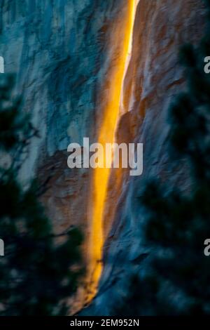 Horsetail Falls, alias Fireflall primo piano al Yosemite National Park, USA Foto Stock