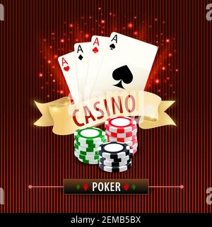Poker online, giochi di carte. Mano di poker con quattro assi, vari chip in pile, nastro d'oro e scintille su spelato, sfondo rosso. Casinò Illustrazione Vettoriale