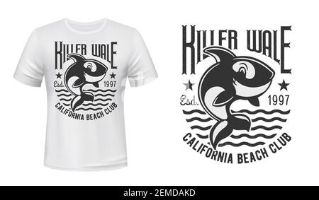 Mockup vettoriale con stampa di t-shirt killer Whale. Carino personaggio di orca che salta fuori dall'acqua, killer balena divertente felice sorridente mascotte e tipografia. Beach club Illustrazione Vettoriale