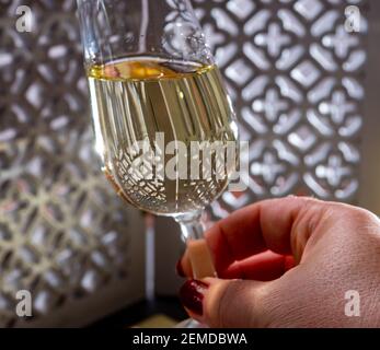 Degustazione di vino di sherry fino andaluso fortificato Foto Stock