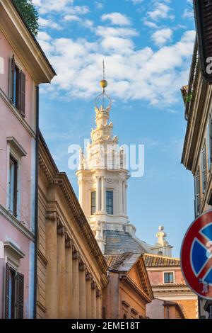 Roma, Italia - 04 ottobre 2018: Cupola insolita Chiesa di Sant'Ivo alla Sapienza a Roma Foto Stock