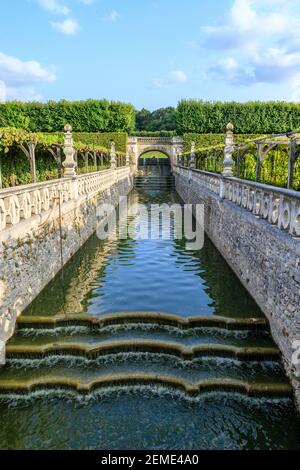 Francia, Indre et Loire, Valle della Loira dichiarata Patrimonio Mondiale dall'UNESCO, il castello e i giardini di Villandry, il Canal Grande // Francia, Indre-et- Foto Stock