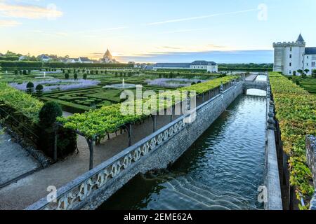 Francia, Indre et Loire, Valle della Loira Patrimonio Mondiale dell'UNESCO, il castello e i giardini di Villandry, il Canal Grande (édition beaux livre Foto Stock