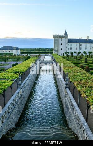 Francia, Indre et Loire, Valle della Loira dichiarata Patrimonio Mondiale dall'UNESCO, il castello e i giardini di Villandry, il Canal Grande // Francia, Indre-et- Foto Stock