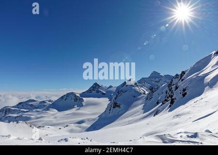 Val Thorens, Francia - 26 febbraio 2018: Montagne nelle Alpi francesi Foto Stock