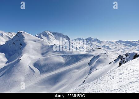 Val Thorens, Francia - 26 febbraio 2018: Montagne nelle Alpi francesi Foto Stock