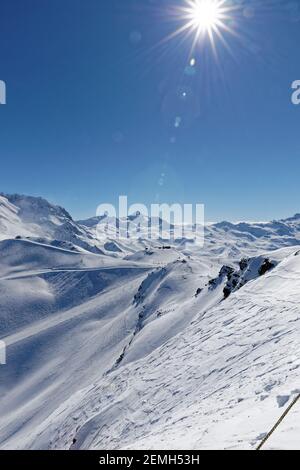 Val Thorens, Francia - 26 febbraio 2018: Montagne nelle Alpi francesi Foto Stock