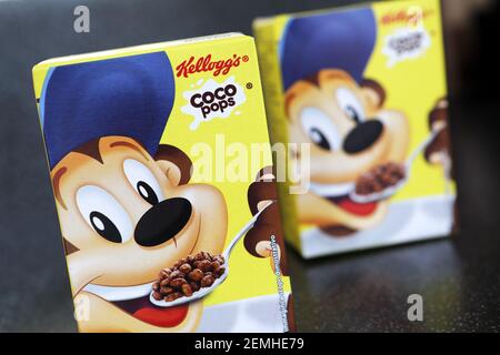 Kellogg's Coco Pops colazione cereali uno che serve scatole Foto Stock