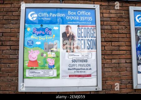 Poster della biglietteria del Cliffs Pavilion, con pubblicità per i prossimi eventi nonostante COVID-19 Coronavirus. Peppa Pig - Marzo - e George Benson nel 2021 Foto Stock