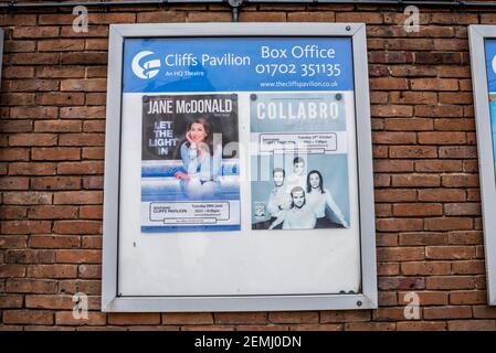 Poster della biglietteria del Cliffs Pavilion, con pubblicità per i prossimi eventi nonostante COVID-19 Coronavirus. Jane McDonald - Giugno - e Collabro - Ottobre Foto Stock