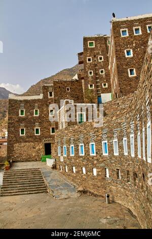 Rijal Alma è un antico villaggio di Aseeri situato a soli 20 Chilometri di volo ad ovest di Abha Foto Stock