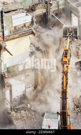 Vecchia demolizione di edifici in mattoni, vista dall'alto. Foto Stock