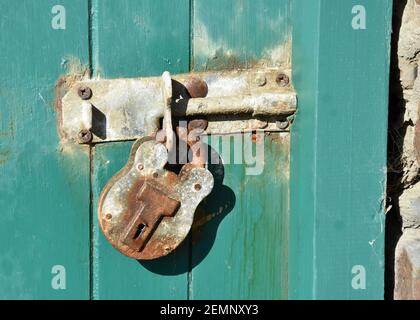 WC chiusi, porta chiusa a chiave, lucchetto, porta con lucchetto, regole Croyde Beach, Segnaletica, North Devon, Foto Stock