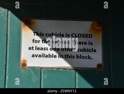 Bagni chiusi, armadio chiuso, chiusure, regole Croyde Beach, segnaletica, North Devon, Foto Stock