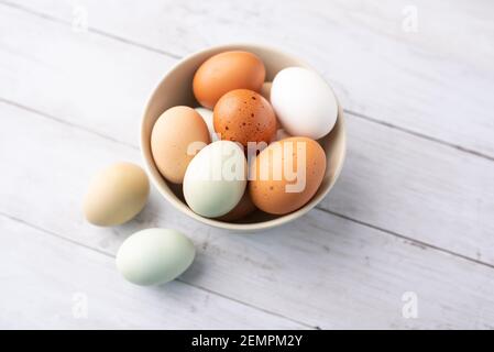 Verdure arrosto mescolano in una mini padella di ghisa pronta per servire Foto Stock