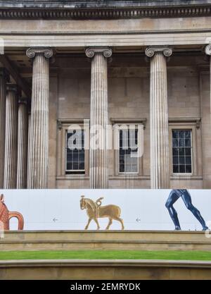 Vista esterna del British Museum, attualmente in fase di ristrutturazione. Londra, Regno Unito Febbraio 2021. Foto Stock