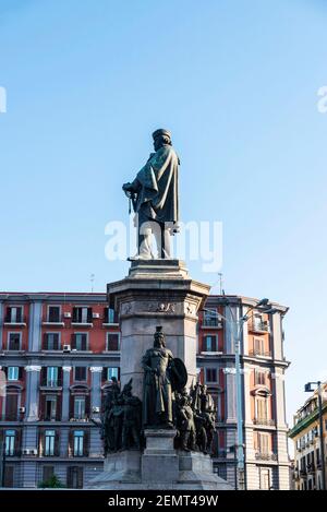 Statua del Giuseppe Garibaldi in Piazza Garibaldi di Napoli Foto Stock