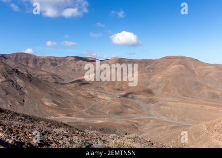 Splendida vista di Fuerteventura, Isole Canarie, Spagna. Fuerteventura è un'isola ventosa e il paesaggio qui è bello, interessante e unico. Foto Stock