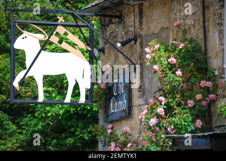 Xiii secolo l'Agnello Inn, Sheep Street, Burford, Oxfordshire, England, Regno Unito Foto Stock