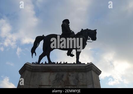 Ankara, Turchia - 2021: Statua di Ataturk a Ulo. (Monumento della vittoria) Foto Stock