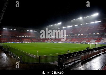 EINDHOVEN, PAESI BASSI - FEBBRAIO 25: Visione generale dello stadio PSV durante la partita UEFA Europa League tra PSV e Olympiacos allo stadio PSV il 25 febbraio 2021 a Eindhoven, Paesi Bassi (Foto di /Orange Pictures) Foto Stock