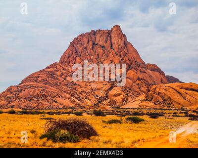 Montagna Spitskoppe in Namibia Foto Stock