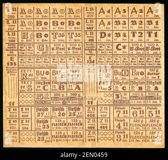 Europa, Germania, Amburgo, Zeit nach dem 2. Weltkrieg, Rationierungskarte für Fleisch, Fett, burro, Zucker und Brot, für Erwachsene über 16 Jahre, Januar und 1950 febbraio Größe : 18,5 cm x 16,5 cm, Motiv nur für wissenschaftliche oderjournalistische Zwecke, Rechte werden nicht vertreten./ Europa, Germania, Amburgo, tempo dopo WW II, carta per razione di carne, grasso, burro, zucchero e pane, per persone di età superiore a 16 anni, calibro: 18,5 cm x 16,5 cm , immagine solo per uso giornalistico o accademico, non ci sono diritti . Foto Stock