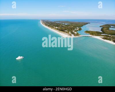 Vista aerea del ponte stradale tra Captiva Island e Sanibel Island in Lee County, Florida, Stati Uniti Foto Stock