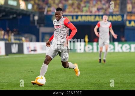 Valencia, Spagna. 25 Feb 2021. Patson Daka del FC Red Bull Salzburg visto in azione durante la partita di calcio Europa League del 32 tra Villarreal CF e FC Red Bull Salzburg all'Estadio de la Ceramica.(Punteggio finale; Villarreal 2:1 FC Red Bull Salzburg) Credit: SOPA Images Limited/Alamy Live News Foto Stock