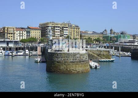 Porto di pesca di san sebastian donostia paesi baschi spagna Foto Stock