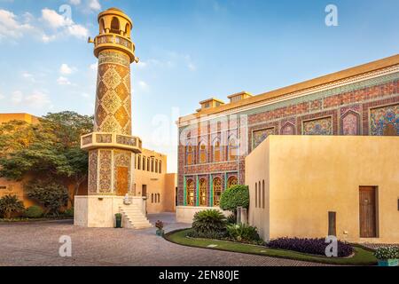 Bella e colorata moschea situata a Katara, Doha. Foto Stock