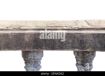 Recinzione in calcestruzzo isolata su sfondo bianco con percorso di ritaglio, palo in cemento. Foto Stock