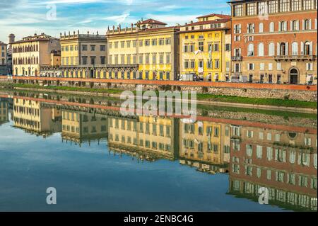 Firenze, nobili palazzi lungo l'Arno. Toscana, Italia, Europa Foto Stock