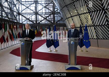 Bruxelles, Belgio. 26 Feb 2021. Il presidente del Consiglio europeo Charles Michel parla alla stampa in vista di una videoconferenza sulla sicurezza e la difesa e sul vicinato meridionale dell'UE, tenutasi a Bruxelles il 26 febbraio 2021. Credit: ALEXANDROS MICHAILIDIS/Alamy Live News Foto Stock