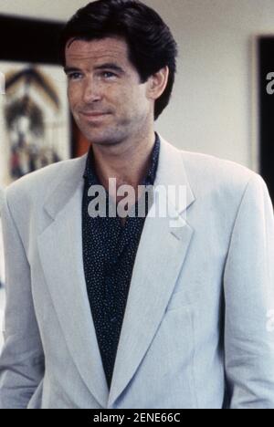 Sig.ra Doubtfire anno : 1993 USA Direttore : Chris Columbus Pierce Brosnan Foto Stock