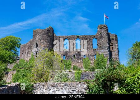 Laugharne Castle in Carmarthenshshire Galles del Sud Regno Unito che è un 12 ° secolo Norman forte rovina con ed è un popolare punto di riferimento della destinazione turistica Foto Stock