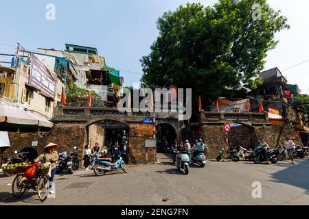 Traffico caos di Hanoi in Vietnam Foto Stock