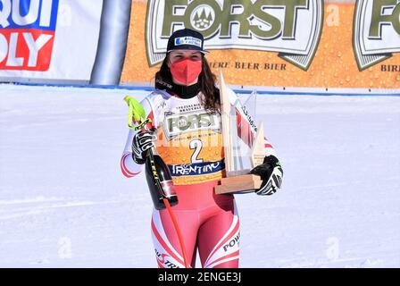 Val di Fassa, Italia. 26 Feb 2021. Val di Fassa, Italia, la Volata, 26 febbraio 2021, Ramona Siebenhofer (2 AUT) durante la Coppa del mondo di sci AUDI FIS 2021 Val di Fassa - Downhill Women - gara di sci alpino Credit: Lorena Bonapace/LPS/ZUMA Wire/Alamy Live News Foto Stock