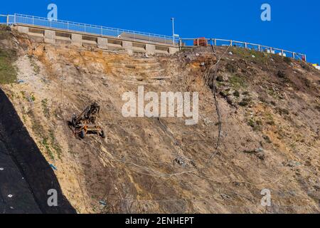 Lavori di stabilizzazione della scogliera in corso a Canford Cliffs, Poole, Dorset UK nel mese di febbraio Foto Stock