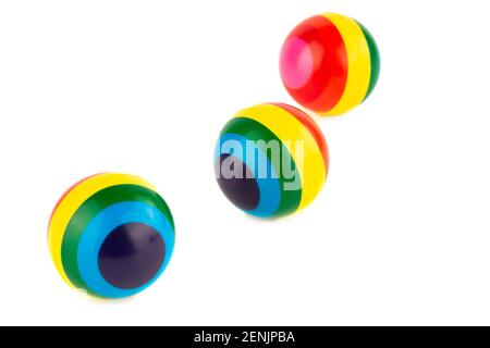 Tre palline colorate isolate su sfondo bianco. Foto Stock