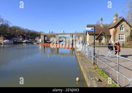 Maidstone, Kent, Regno Unito. River Medway a Allington Lock Foto Stock