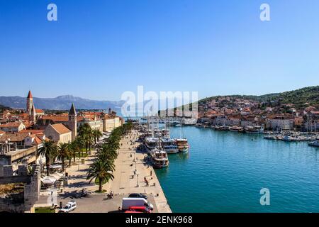 Trogir, Croazia - 1 gennaio 2000: Vista di Trogir in un giorno di sole Foto Stock