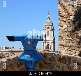 Telescopi che si affaccia sulla Cattedrale di Malaga-- è una chiesa rinascimentale nella città di Malaga, Andalusia, Spagna meridionale. È stato costruito essere Foto Stock