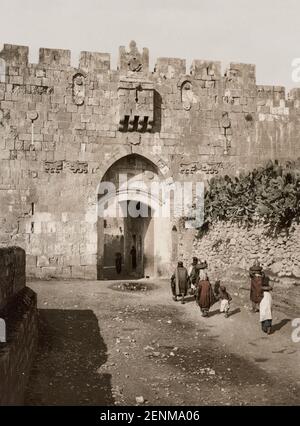 Fotografia d'epoca del XIX secolo: Porta di Santo Stefano, porta del Leone, Gerusalemme, Palestina, Israele moderno. Foto Stock