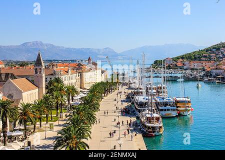 Trogir, Croazia - 1 gennaio 2000: Vista di Trogir in un giorno di sole Foto Stock